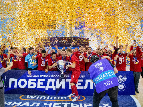 Коммунисты-депутаты в Госдуме отметили крупные успехи футболистов и шахматистов спортклуба КПРФ