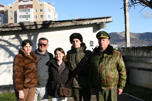 Каневские патриоты навестили в Новороссийске земляка в подшефной части