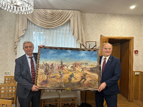 Н.И. Осадчий от имени кубанских коммунистов подарил лидеру КПРФ Г.А. Зюганову в день его рождения картину «Кущевская атака» 