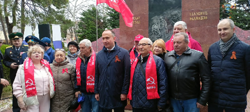 Геленджик. Активисты КПРФ почтили память воинов-интернационалистов