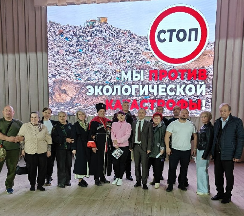 В Новокубанском районе по инициативе коммуниста-депутата прошел митинг с оценкой хода мусорной реформы в крае 
